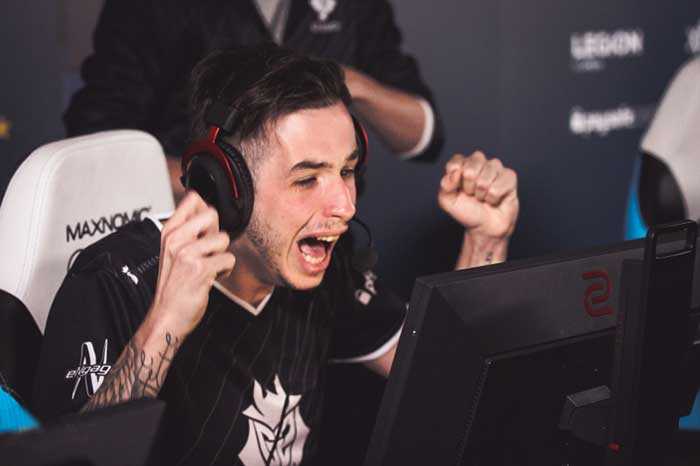 松游泳女子 松游泳女子