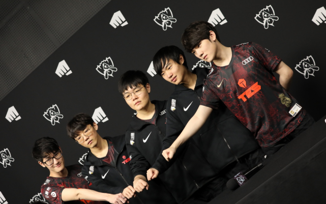 联的中场短 联的中场短